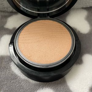 Armani Beauty Luminous Silk Glow Setting Powder
